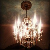 Chandelier at Voilà