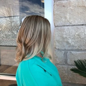Partial Highlights Near Me: San Marcos, TX | Appointments | StyleSeat