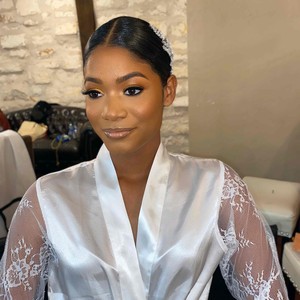 Tonia Odunsi Makeup Artist photo 2