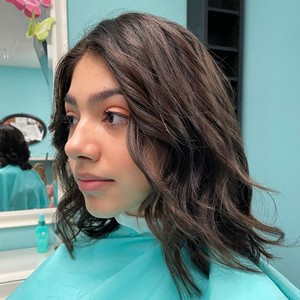 Deep lows and bright highlights on medium brown hairASK BEAT WAY TO FI  BANGS AND COVERUP STITCHES. ONE LENGTH BANGS/DOW…