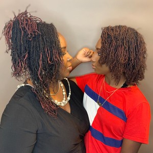 Microlocs vs. Sisterlocks: Which Is Right For You? - StyleSeat Pro