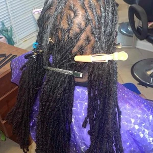 How to retwist your locs at home - Grace Eleyae