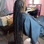 Small Goddess knotless braids