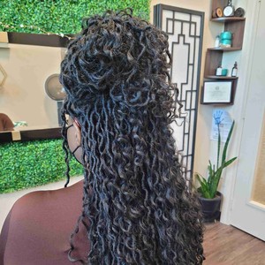 Queen Astoria Cosmetologist