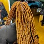 Loc Retwist on small locs with simple style