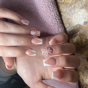 Best salons for acrylic nails in Northwest Sandalwood Parkway