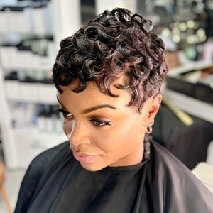 Rusala Curtis Cosmetologist photo 2