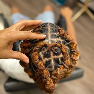 Deja_Hellogorgeous Cosmetologist photo 2