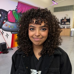 Amoré Monét Cosmetologist