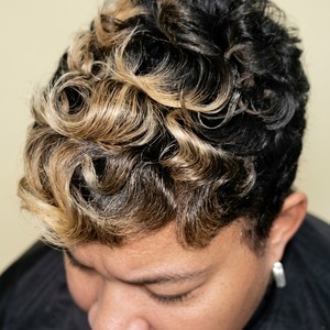 Yomie Brumley Cosmetologist photo 3